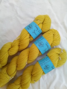 laines teinte main teinture végétale rue des jardins jaune laine et nylon sheep & co yarns (1)